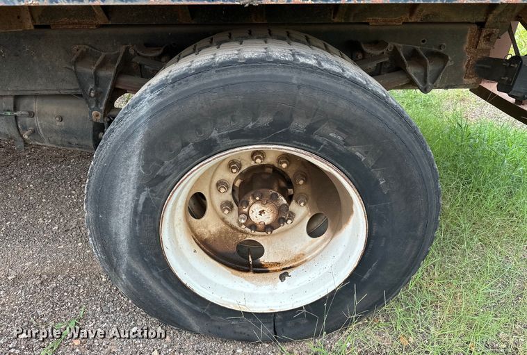 image for item EQ2056 2001 International  4900 dump flatbed truck