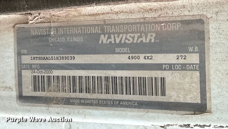 image for item EQ2056 2001 International  4900 dump flatbed truck