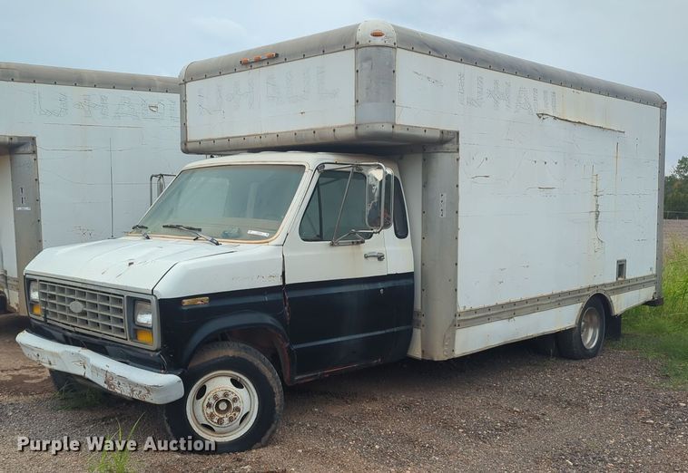 image for item EQ2072 1989 Ford  E350 box truck