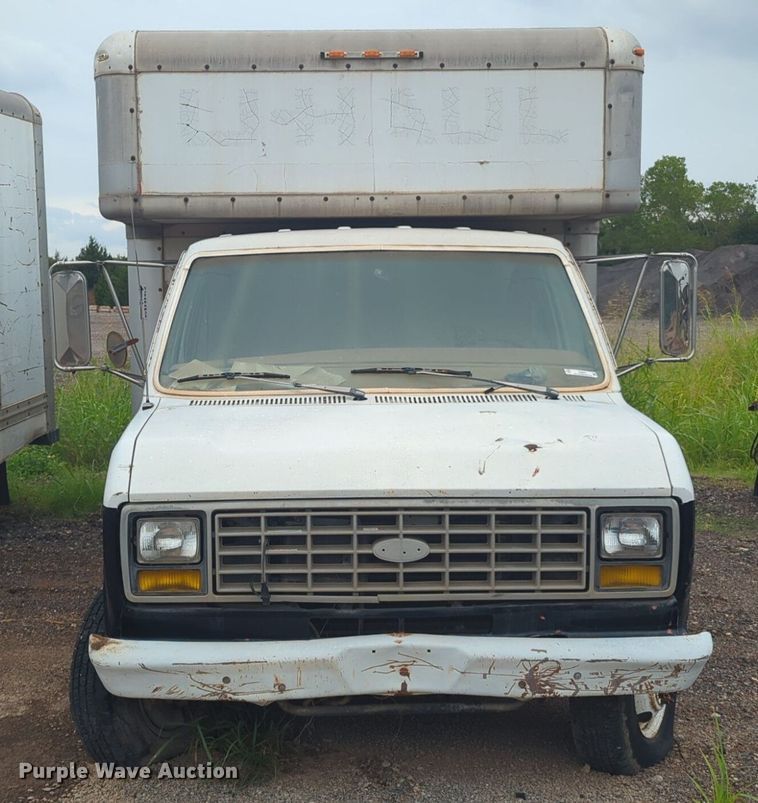 image for item EQ2072 1989 Ford  E350 box truck