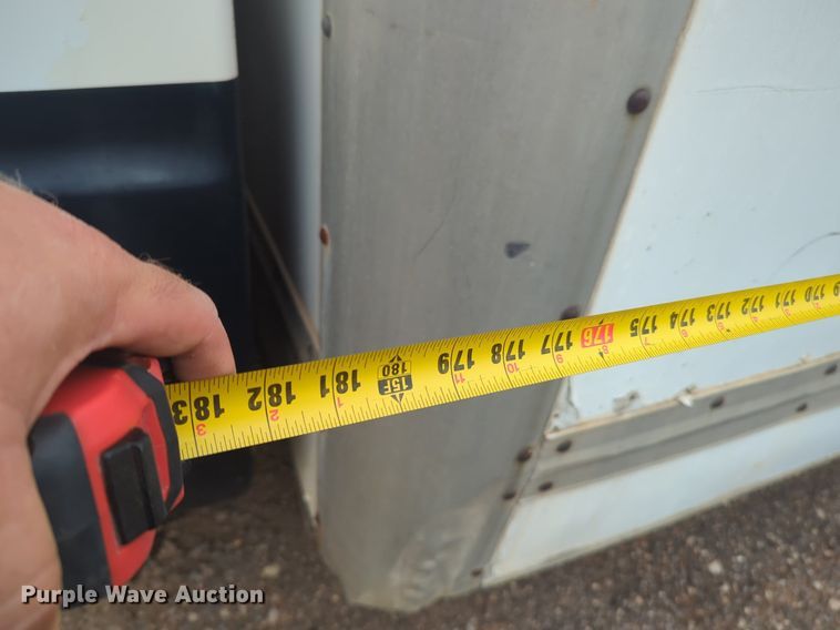 image for item EQ2072 1989 Ford  E350 box truck