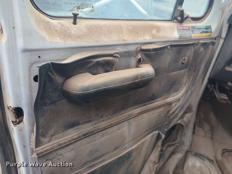 image for item EQ2072 1989 Ford  E350 box truck