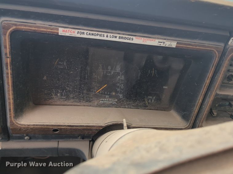 image for item EQ2072 1989 Ford  E350 box truck