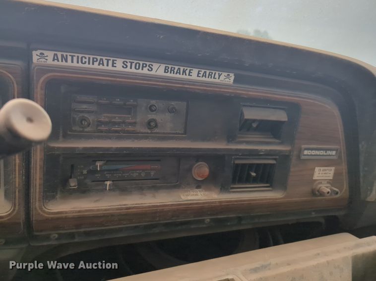 image for item EQ2072 1989 Ford  E350 box truck