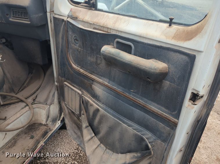 image for item EQ2072 1989 Ford  E350 box truck