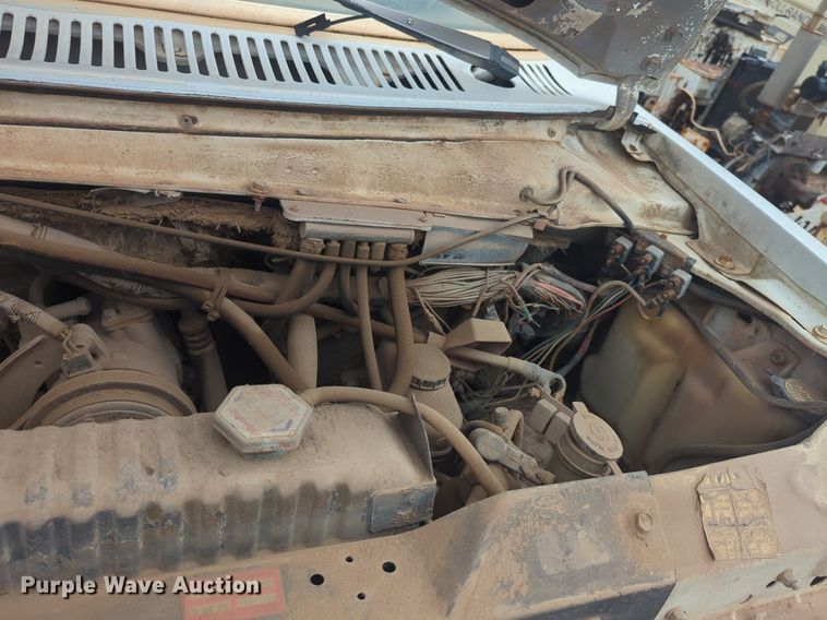 image for item EQ2072 1989 Ford  E350 box truck