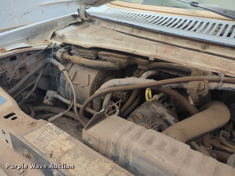 image for item EQ2072 1989 Ford  E350 box truck