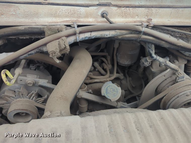 image for item EQ2072 1989 Ford  E350 box truck