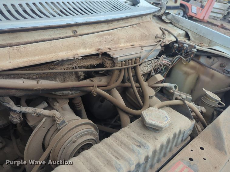 image for item EQ2072 1989 Ford  E350 box truck