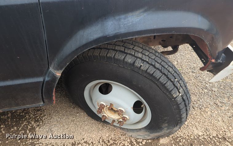 image for item EQ2072 1989 Ford  E350 box truck