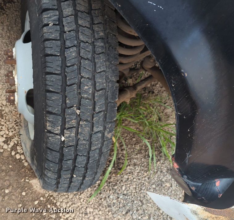 image for item EQ2072 1989 Ford  E350 box truck