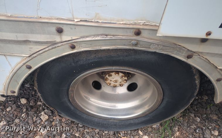 image for item EQ2072 1989 Ford  E350 box truck