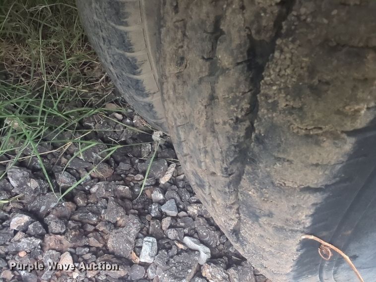 image for item EQ2072 1989 Ford  E350 box truck