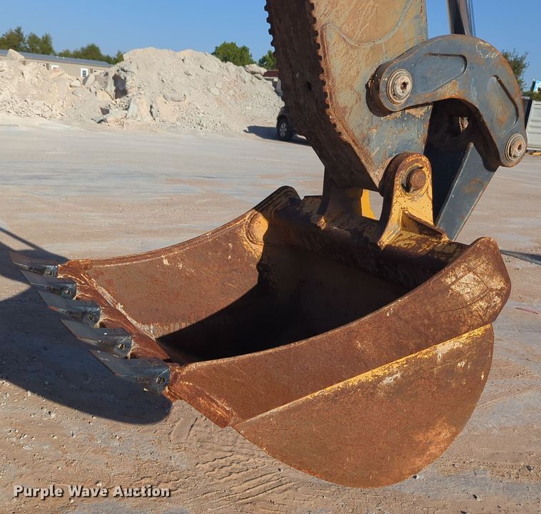 image for item EQ2263 2012 John Deere 310SJ backhoe