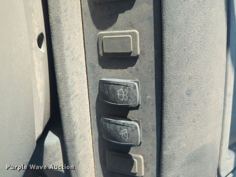 image for item EQ2263 2012 John Deere 310SJ backhoe