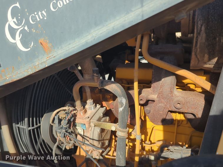 image for item EQ2263 2012 John Deere 310SJ backhoe