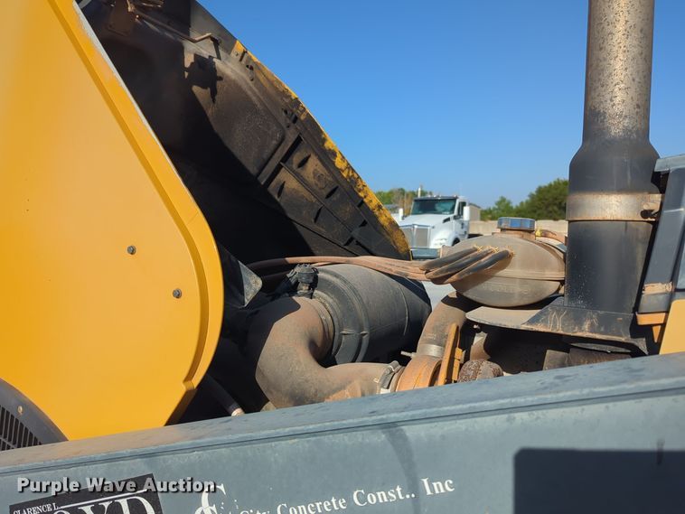 image for item EQ2263 2012 John Deere 310SJ backhoe