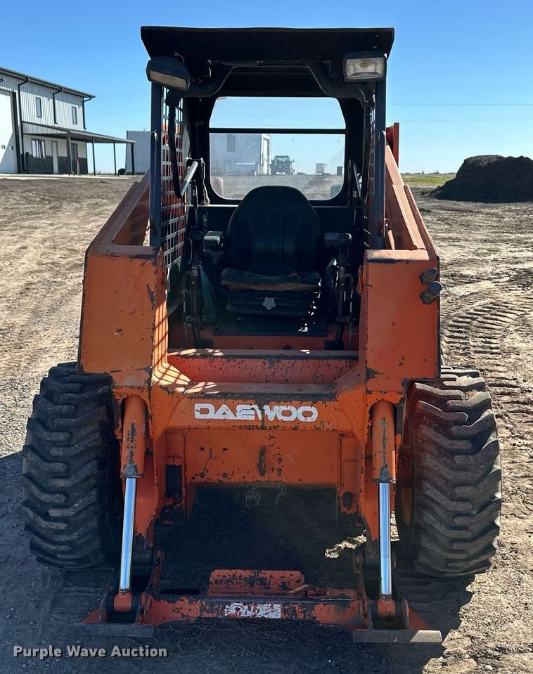 image for item ER8022 1998 Daewoo 1760 XL skid steer loader