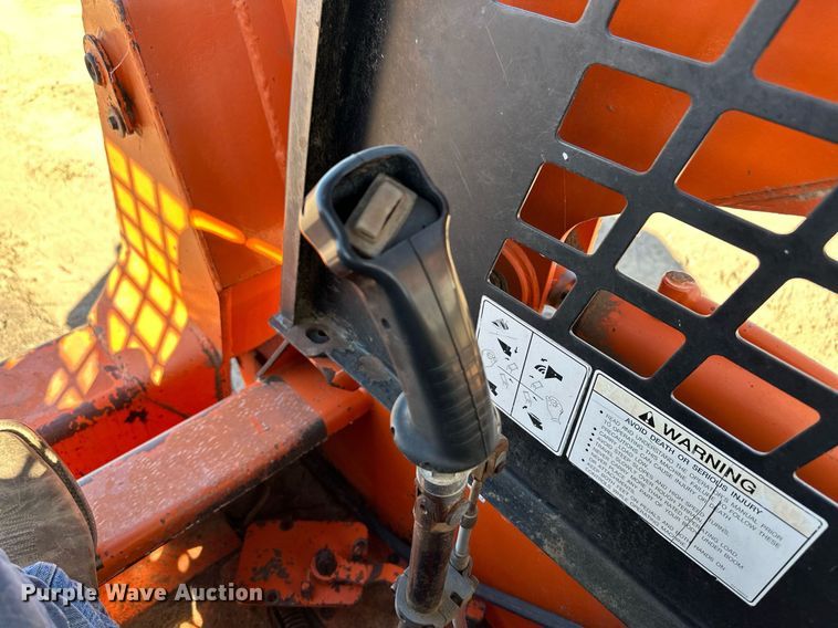 image for item ER8022 1998 Daewoo 1760 XL skid steer loader