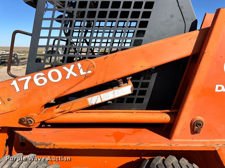 image for item ER8022 1998 Daewoo 1760 XL skid steer loader