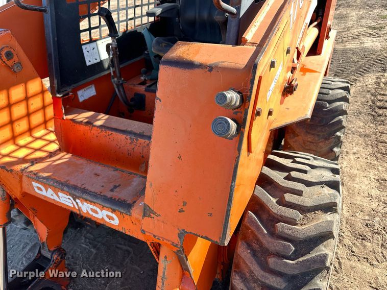 image for item ER8022 1998 Daewoo 1760 XL skid steer loader