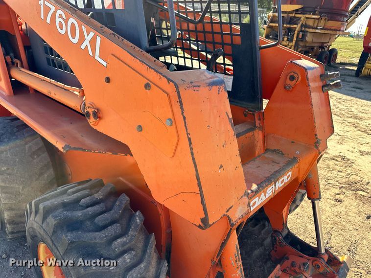 image for item ER8022 1998 Daewoo 1760 XL skid steer loader
