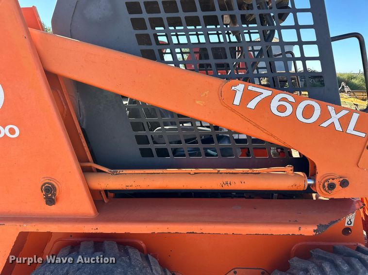 image for item ER8022 1998 Daewoo 1760 XL skid steer loader