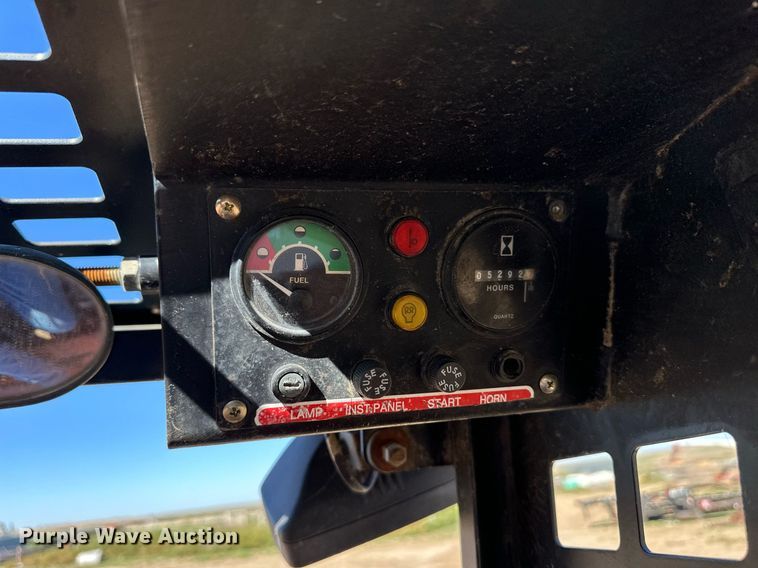 image for item ER8022 1998 Daewoo 1760 XL skid steer loader