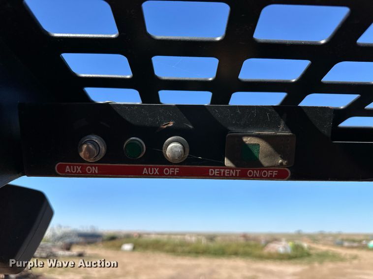 image for item ER8022 1998 Daewoo 1760 XL skid steer loader