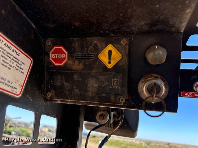 image for item ER8022 1998 Daewoo 1760 XL skid steer loader