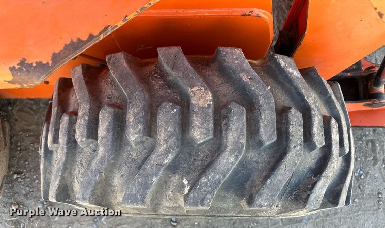 image for item ER8022 1998 Daewoo 1760 XL skid steer loader