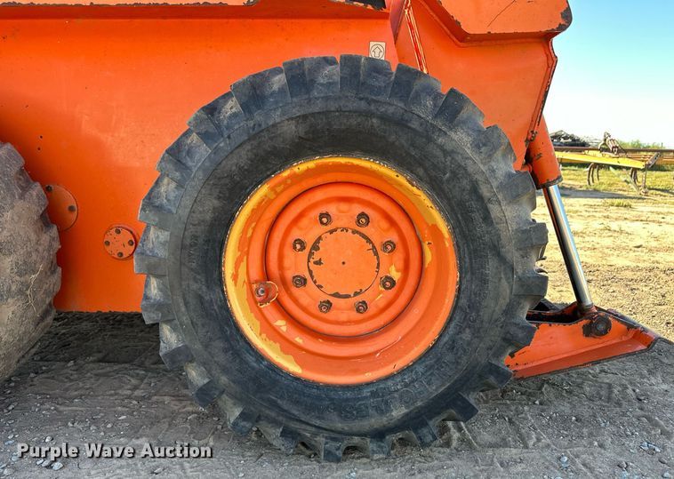 image for item ER8022 1998 Daewoo 1760 XL skid steer loader