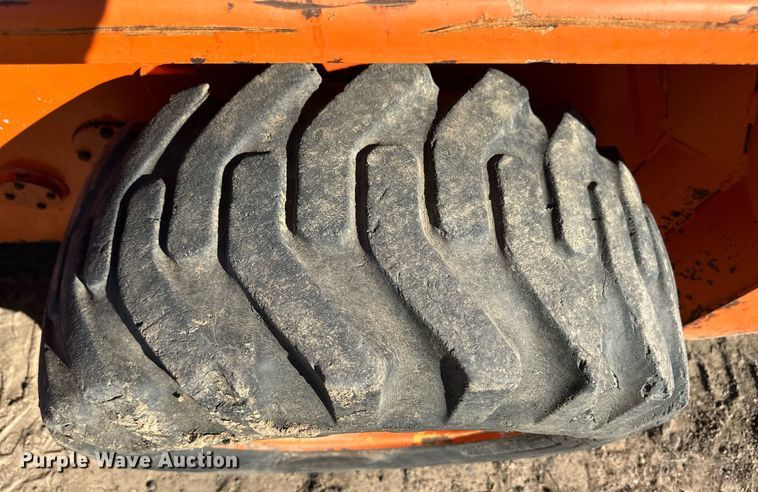 image for item ER8022 1998 Daewoo 1760 XL skid steer loader