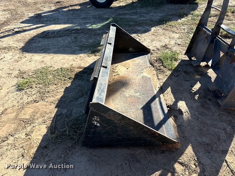 image for item ER8022 1998 Daewoo 1760 XL skid steer loader