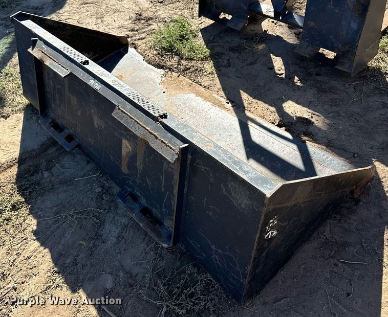 image for item ER8022 1998 Daewoo 1760 XL skid steer loader