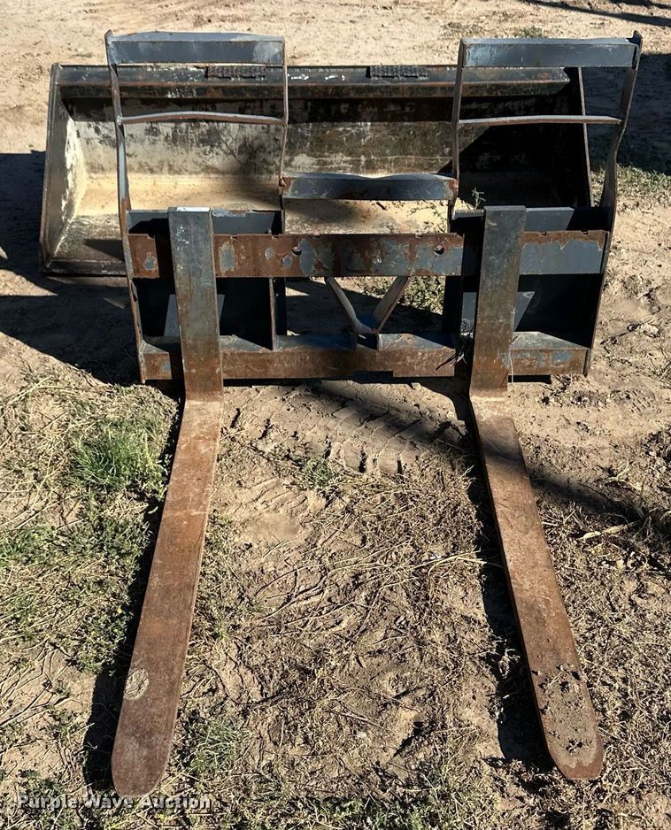 image for item ER8022 1998 Daewoo 1760 XL skid steer loader