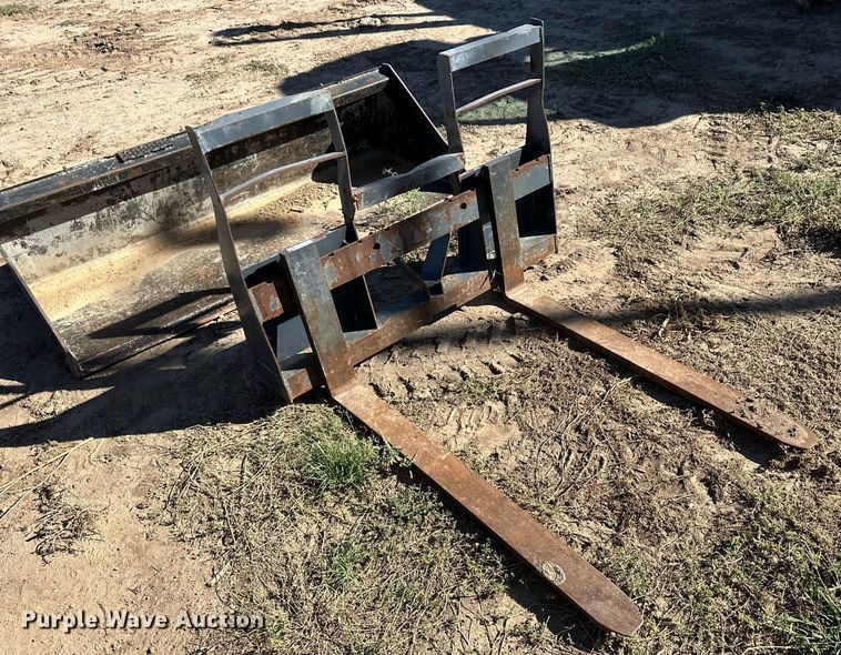 image for item ER8022 1998 Daewoo 1760 XL skid steer loader