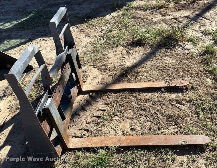 image for item ER8022 1998 Daewoo 1760 XL skid steer loader