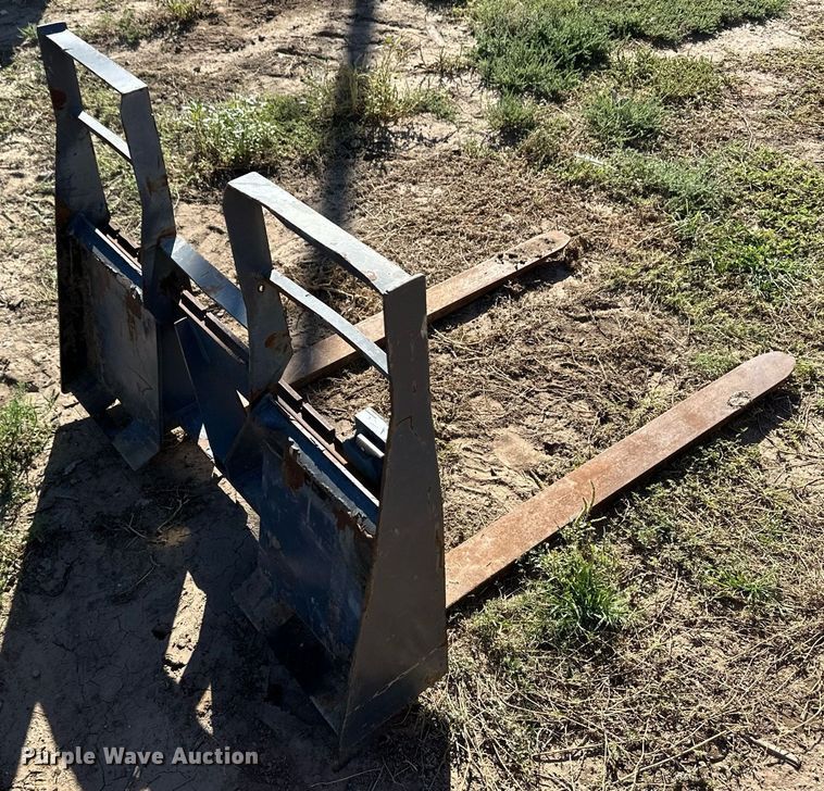 image for item ER8022 1998 Daewoo 1760 XL skid steer loader