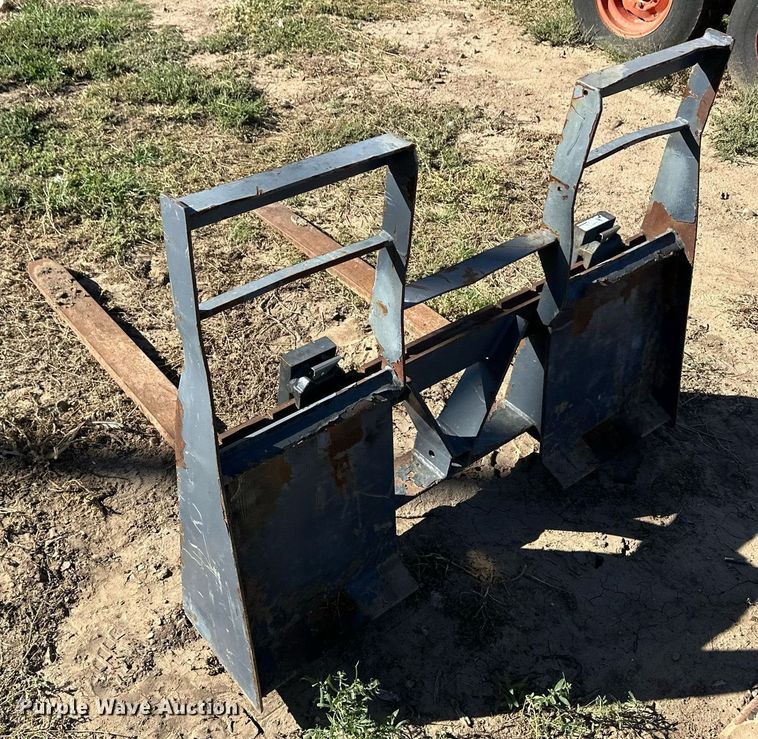 image for item ER8022 1998 Daewoo 1760 XL skid steer loader