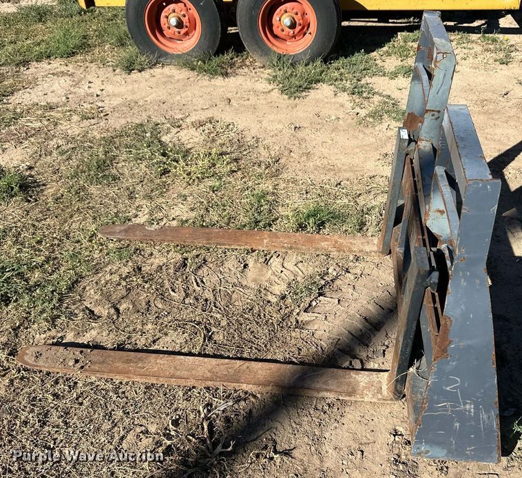 image for item ER8022 1998 Daewoo 1760 XL skid steer loader