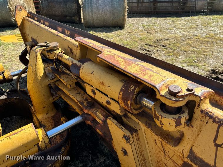 image for item IE9127 1988 Caterpillar  D5H dozer