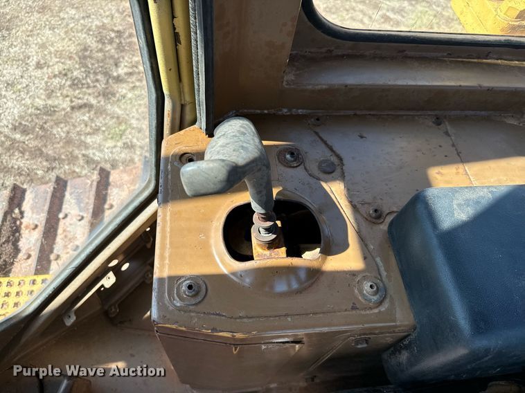 image for item IE9127 1988 Caterpillar  D5H dozer