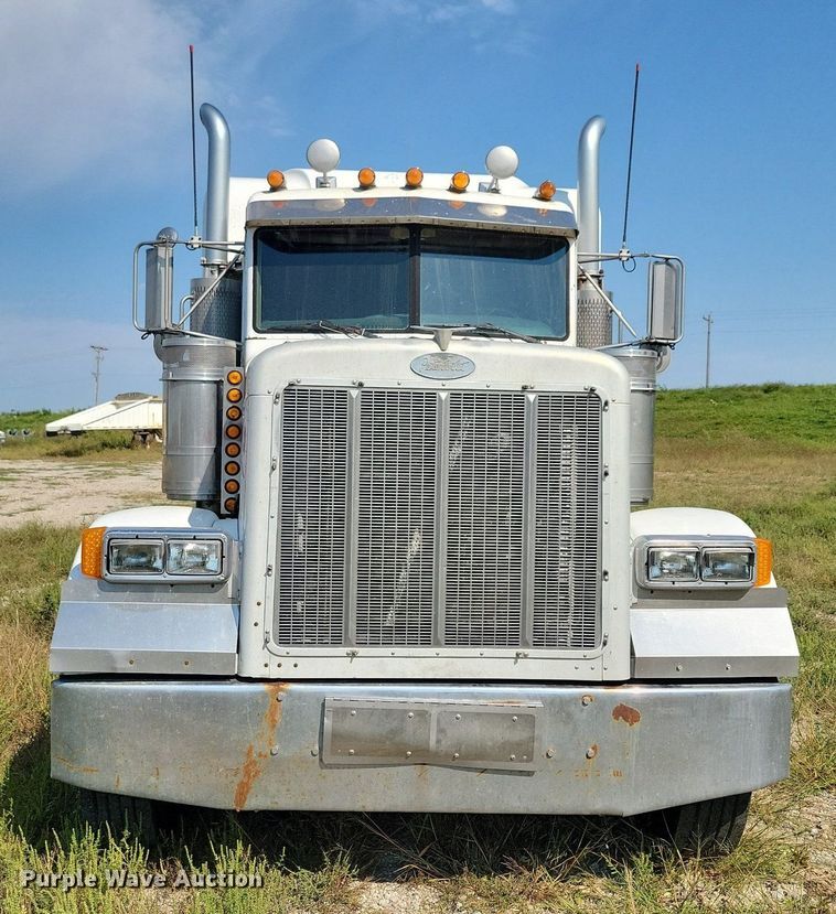 image for item JO9466 2003 Peterbilt  379 semi truck