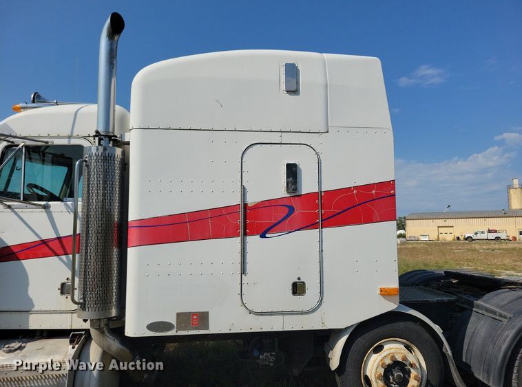 image for item JO9466 2003 Peterbilt  379 semi truck