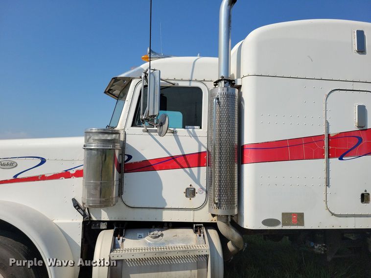 image for item JO9466 2003 Peterbilt  379 semi truck