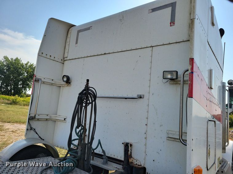 image for item JO9466 2003 Peterbilt  379 semi truck