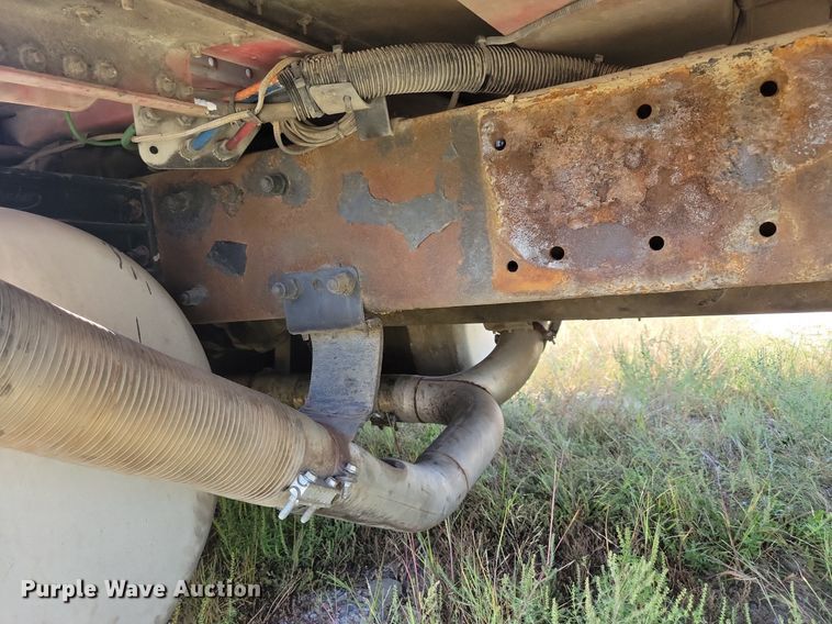 image for item JO9466 2003 Peterbilt  379 semi truck