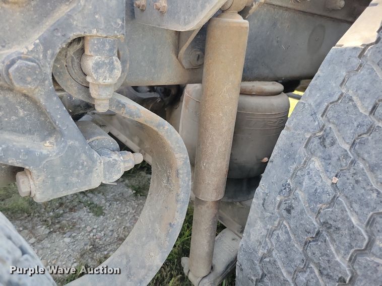 image for item JO9466 2003 Peterbilt  379 semi truck