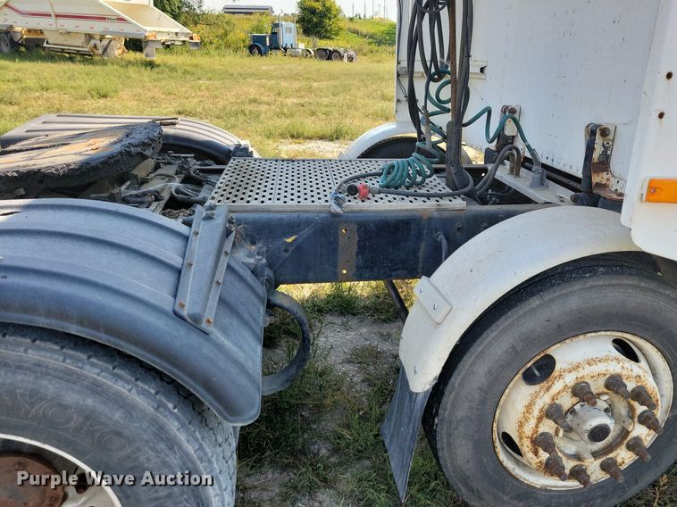 image for item JO9466 2003 Peterbilt  379 semi truck